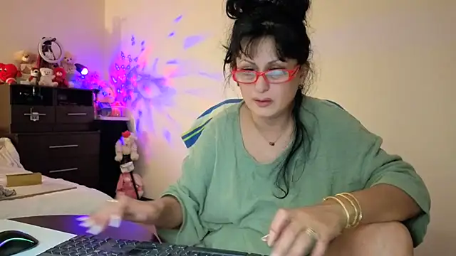 YourDreamLoverr online show from November 30, 2025, 12:33 am