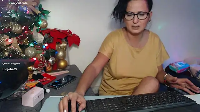 Snapshot of YourDreamLoverr chatting on December 16, 2024, 11:50 pm YourDreamLoverr online show from December 16, 2024, 11:50 pm