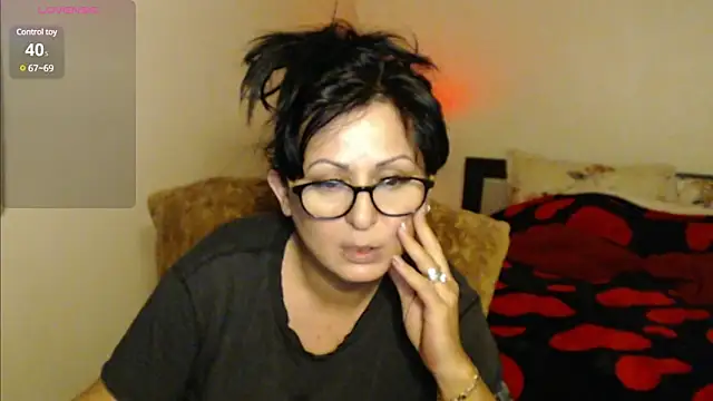 Snapshot of YourDreamLoverr chatting on February 1, 2025, 4:32 pm YourDreamLoverr online show from February 1, 2025, 4:32 pm