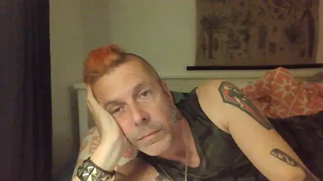 Snapshot of SHARPSkinhead chatting on May 22, 2026, 9:02 pm SHARPSkinhead online show from May 22, 2026, 9:02 pm