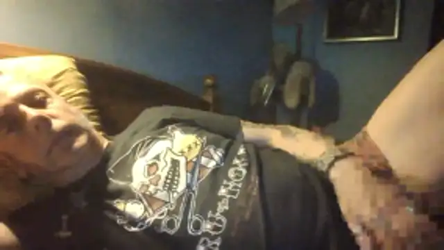Snapshot of SHARPSkinhead chatting on June 18, 2026, 10:04 pm SHARPSkinhead online show from June 18, 2026, 10:04 pm