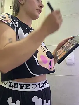 AtheneaRossi online show from February 21, 2026, 11:56 am