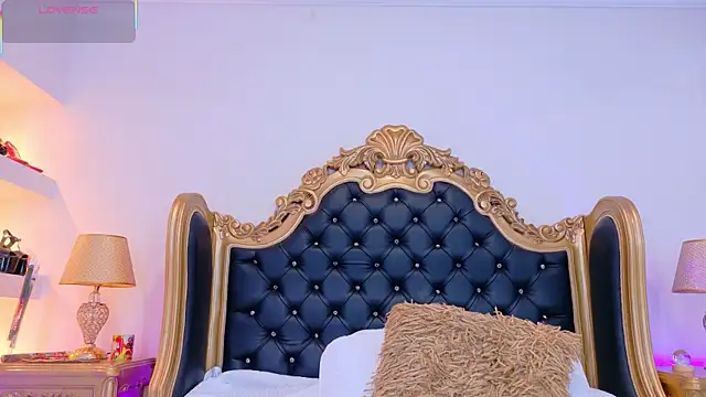 AdelinaVans online show from October 20, 2025, 4:40 pm