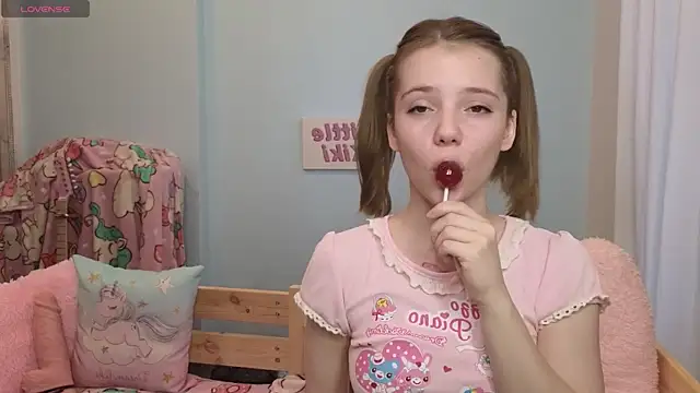 Snapshot of PrincessLittleKiki chatting on October 11, 2025, 7:09 am PrincessLittleKiki online show from October 11, 2025, 7:09 am