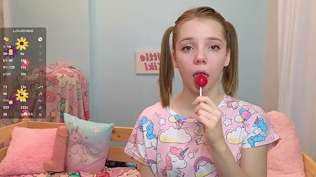 Snapshot of PrincessLittleKiki chatting on October 16, 2025, 7:16 am PrincessLittleKiki online show from October 16, 2025, 7:16 am