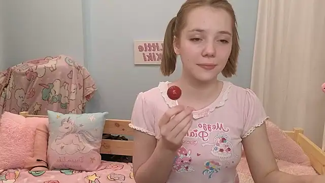 Snapshot of PrincessLittleKiki chatting on January 8, 2026, 2:17 am PrincessLittleKiki online show from January 8, 2026, 2:17 am