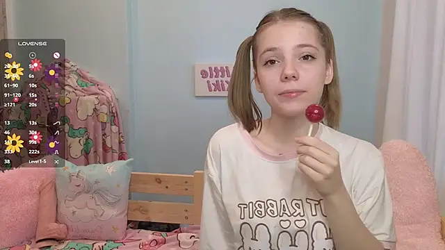 Snapshot of PrincessLittleKiki chatting on October 10, 2025, 7:09 am PrincessLittleKiki online show from October 10, 2025, 7:09 am