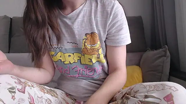  JustmeHere  online show from April 4, 2026, 6:31 am