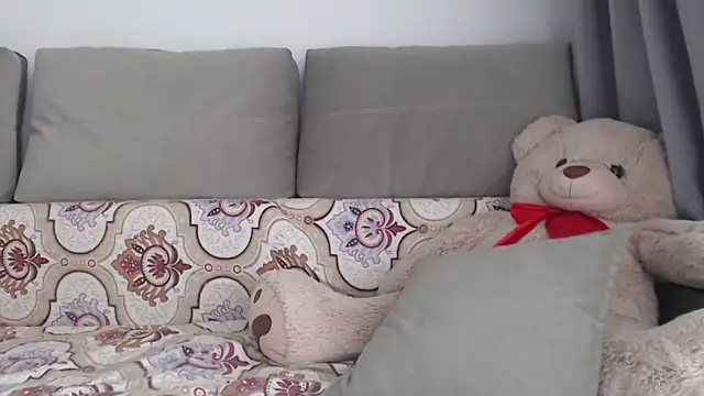  JustmeHere  online show from November 3, 2025, 8:40 am