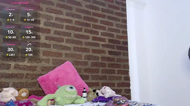 Snapshot of MeganColins1 chatting on September 22, 2025, 9:10 pm MeganColins1 online show from September 22, 2025, 9:10 pm