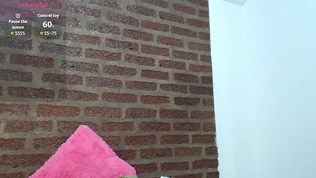 Snapshot of MeganColins1 chatting on September 29, 2025, 9:20 pm MeganColins1 online show from September 29, 2025, 9:20 pm