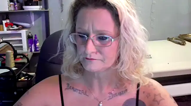 Lisalovely6981 online show from January 24, 2025, 6:04 pm