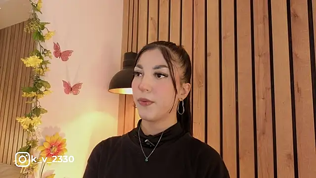 sofiesoft online show from April 15, 2026, 8:09 pm