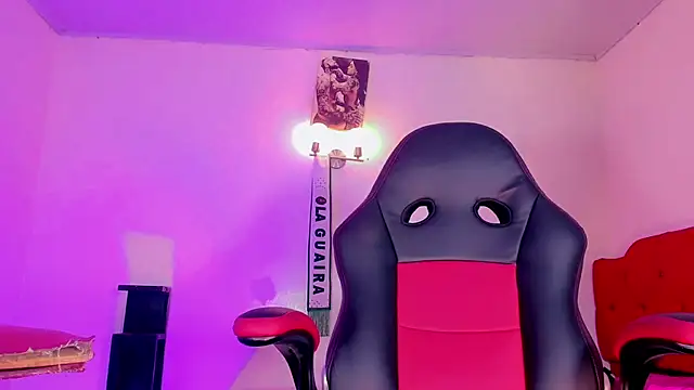 naomy  xx online show from November 7, 2025, 11:26 am