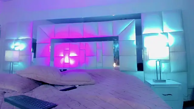 naomy  xx online show from March 17, 2025, 7:26 pm