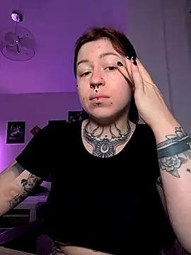 divine eve online show from November 9, 2025, 3:38 pm