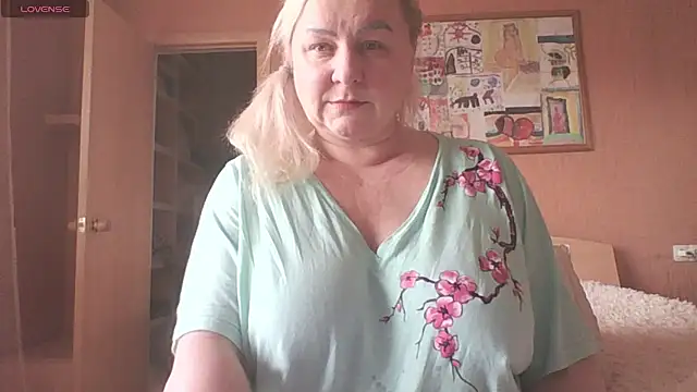 mira robinsonnn online show from April 12, 2026, 7:11 am