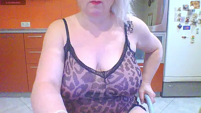 mira robinsonnn online show from February 17, 2026, 2:09 am