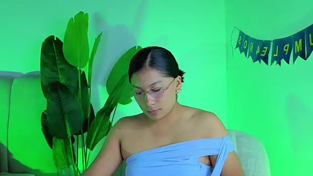 LinnaGardenia online show from July 17, 2026, 9:12 pm