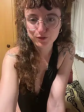 Snapshot of _foxygirl_ chatting on June 3, 2026, 8:35 pm foxygirl online show from June 3, 2026, 8:35 pm