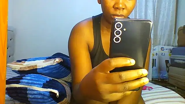 Petitiebooty online show from April 1, 2026, 4:25 am