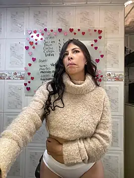 Snapshot of Alanna_atm_ chatting on February 6, 2025, 6:13 pm Alanna atm online show from February 6, 2025, 6:13 pm