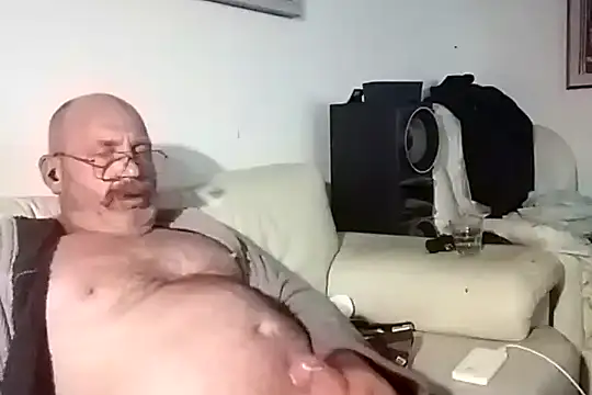 iambradz online show from March 8, 2025, 8:22 am