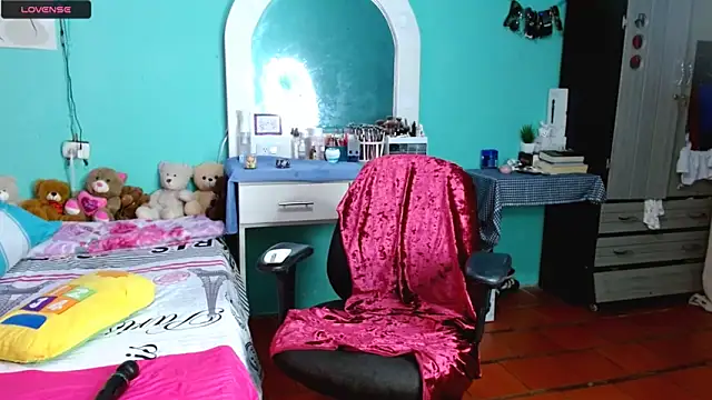 sensitive brunette online show from November 14, 2025, 1:37 pm