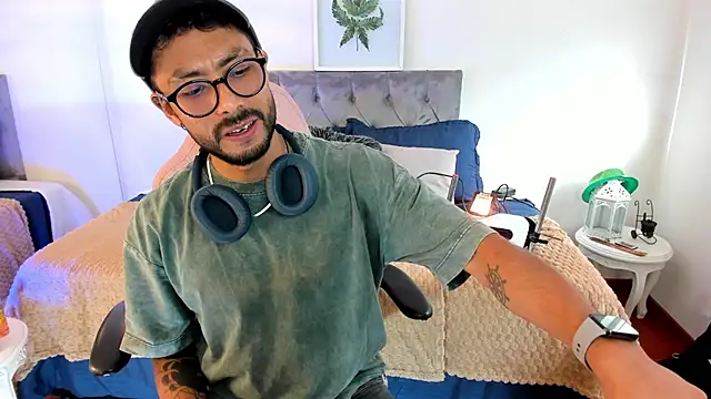 Tom cooper  online show from November 5, 2025, 12:19 pm