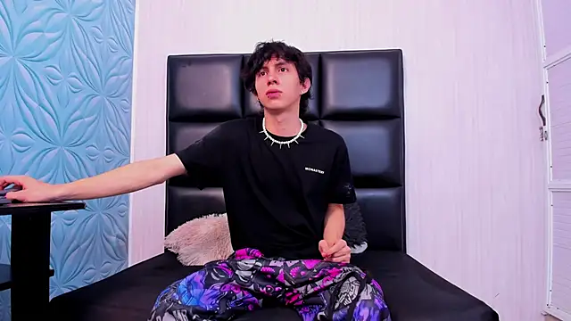 Snapshot of JeanRam18 chatting on February 25, 2025, 11:54 am JeanRam18 online show from February 25, 2025, 11:54 am