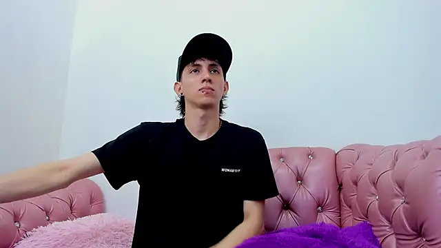 Snapshot of JeanRam18 chatting on March 21, 2025, 7:57 pm JeanRam18 online show from March 21, 2025, 7:57 pm