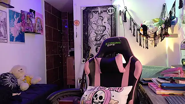 mollyshake1 online show from April 17, 2026, 5:43 am