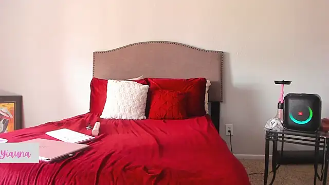 yiauana online show from November 19, 2025, 5:02 pm