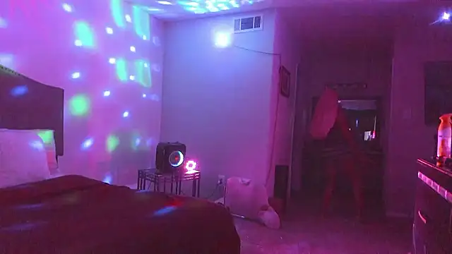 Snapshot of yiauana chatting on February 18, 2026, 4:10 am yiauana online show from February 18, 2026, 4:10 am