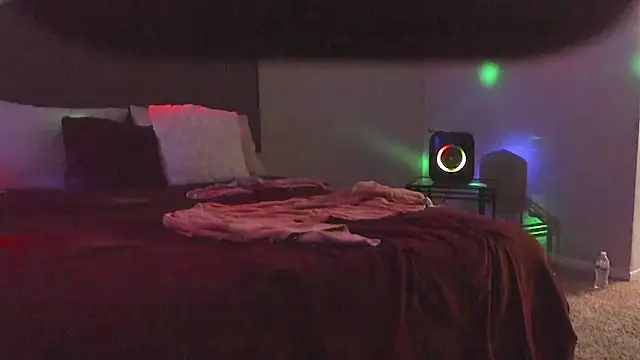 Snapshot of yiauana chatting on February 24, 2026, 12:44 am yiauana online show from February 24, 2026, 12:44 am