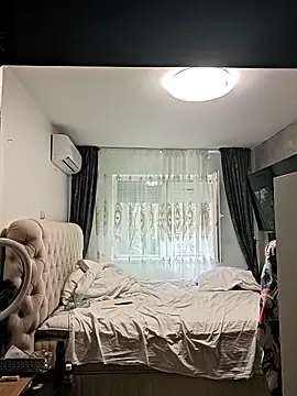 AvaLloyd online show from February 8, 2026, 9:40 am