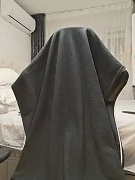 AvaLloyd online show from November 23, 2025, 2:10 am