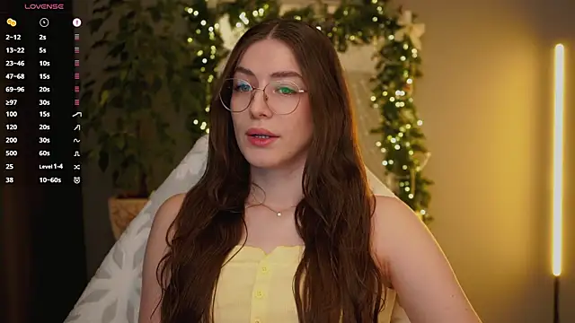 Ester Hill online show from December 17, 2025, 1:43 am