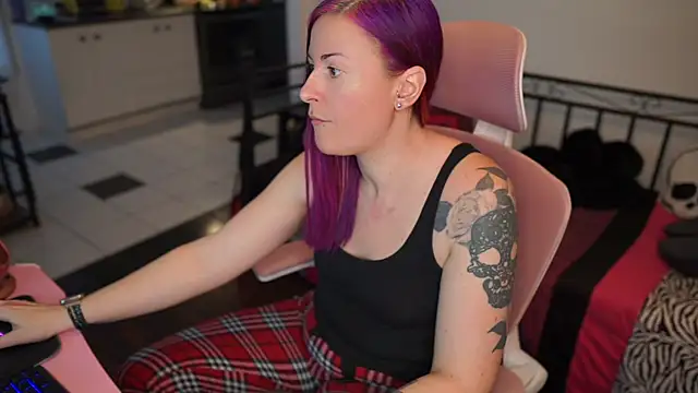 Snapshot of gennyrock chatting on February 16, 2025, 10:00 pm gennyrock online show from February 16, 2025, 10:00 pm