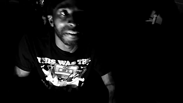 Snapshot of razzynolight chatting on April 16, 2026, 9:21 am razzynolight online show from April 16, 2026, 9:21 am