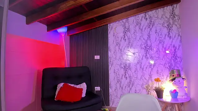 chloe blue online show from October 30, 2025, 11:19 am