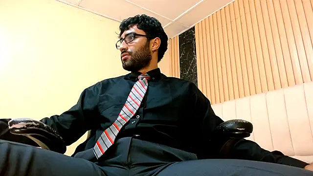 MilanZaire online show from January 12, 2026, 5:42 pm