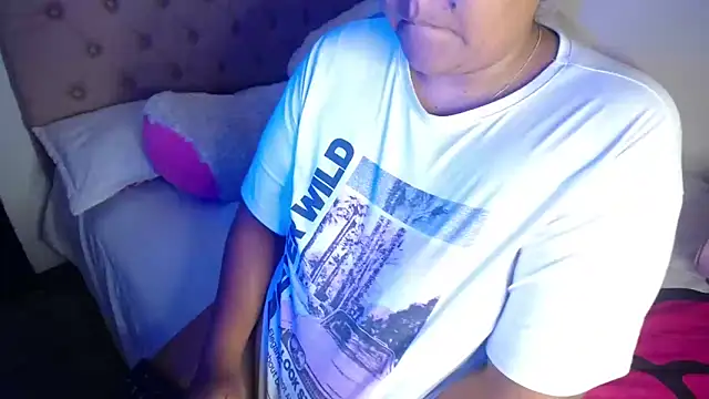 KittyHot20 online show from April 15, 2026, 9:15 pm