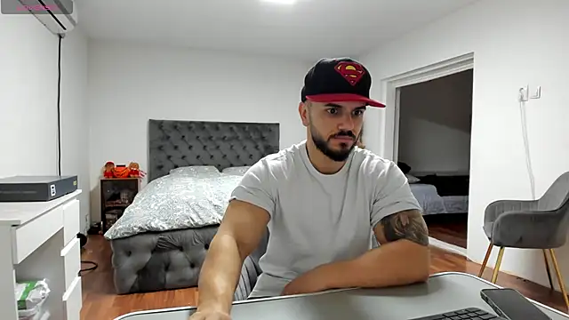 supermanboy94 online show from November 27, 2025, 6:36 am