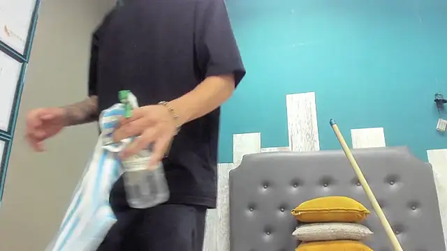 Snapshot of Rhaegal_hot chatting on February 21, 2025, 6:15 pm Rhaegal hot online show from February 21, 2025, 6:15 pm