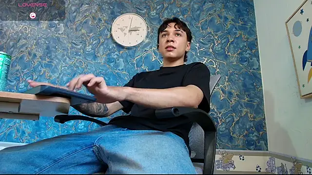 Snapshot of Rhaegal_hot chatting on November 9, 2025, 8:02 pm Rhaegal hot online show from November 9, 2025, 8:02 pm