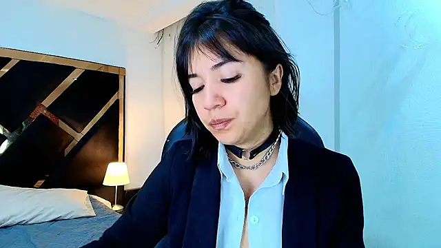 lina bedoya  online show from March 11, 2026, 11:48 am