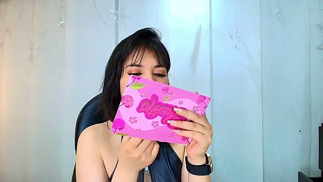 lina bedoya  online show from March 4, 2026, 11:40 am