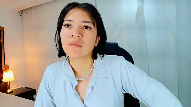 lina bedoya  online show from January 14, 2026, 11:36 am