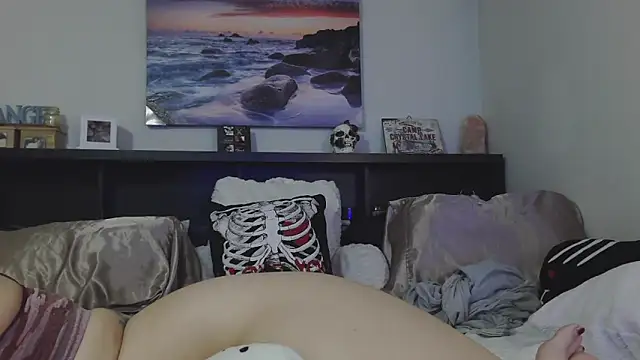 CrystalLakeXO online show from September 18, 2025, 4:37 am